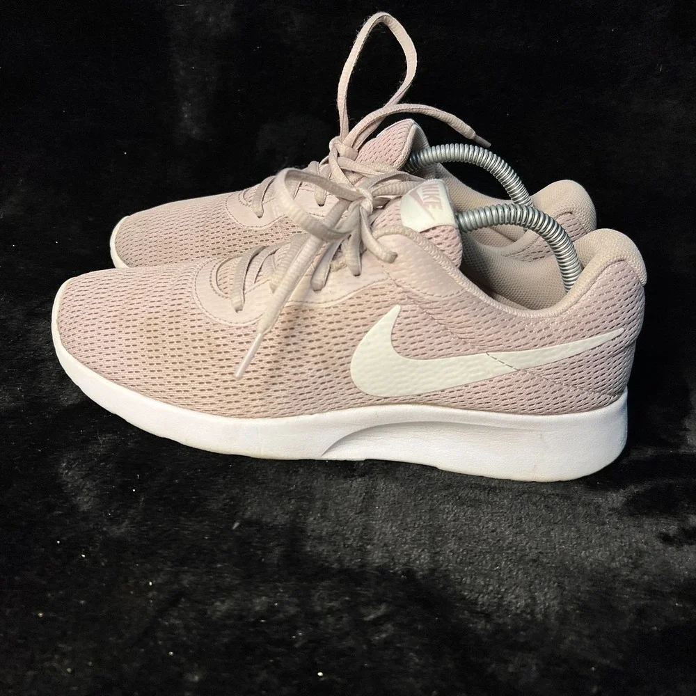 Nike Tanjun 812655-605 Womens 10 Running Shoes Pink Particle Rose White Sneakers